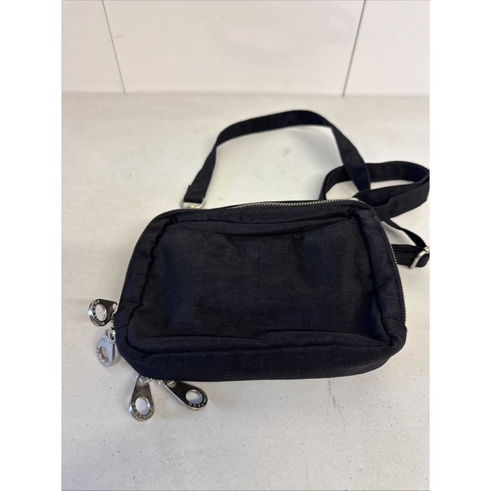 Baggallini Medium Nylon Crossbody Bag Black Colored‎ with Adjustable Strap - Picture 4 of 7
